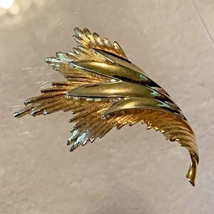 Vintage Signed Alan J Brooch Gold Tone Feather Leaf Textured Pin